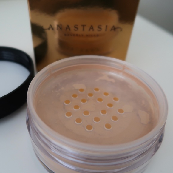 Anastasia Beverly Hills Other - Anastasia Beverly Hills Loose Setting Powder